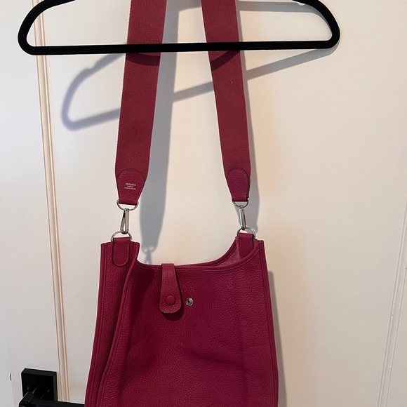 Plum leather Hermes Clemence Evelyne III - Picture 5 of 14